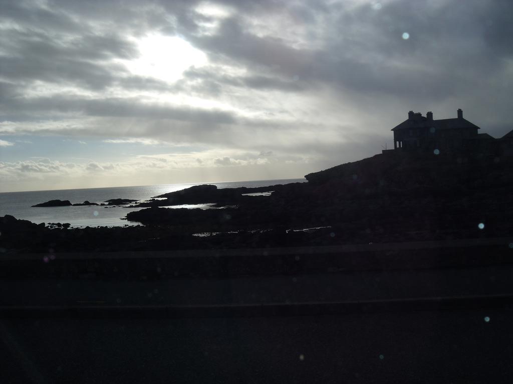 Monravon Guest House Holyhead Bagian luar foto