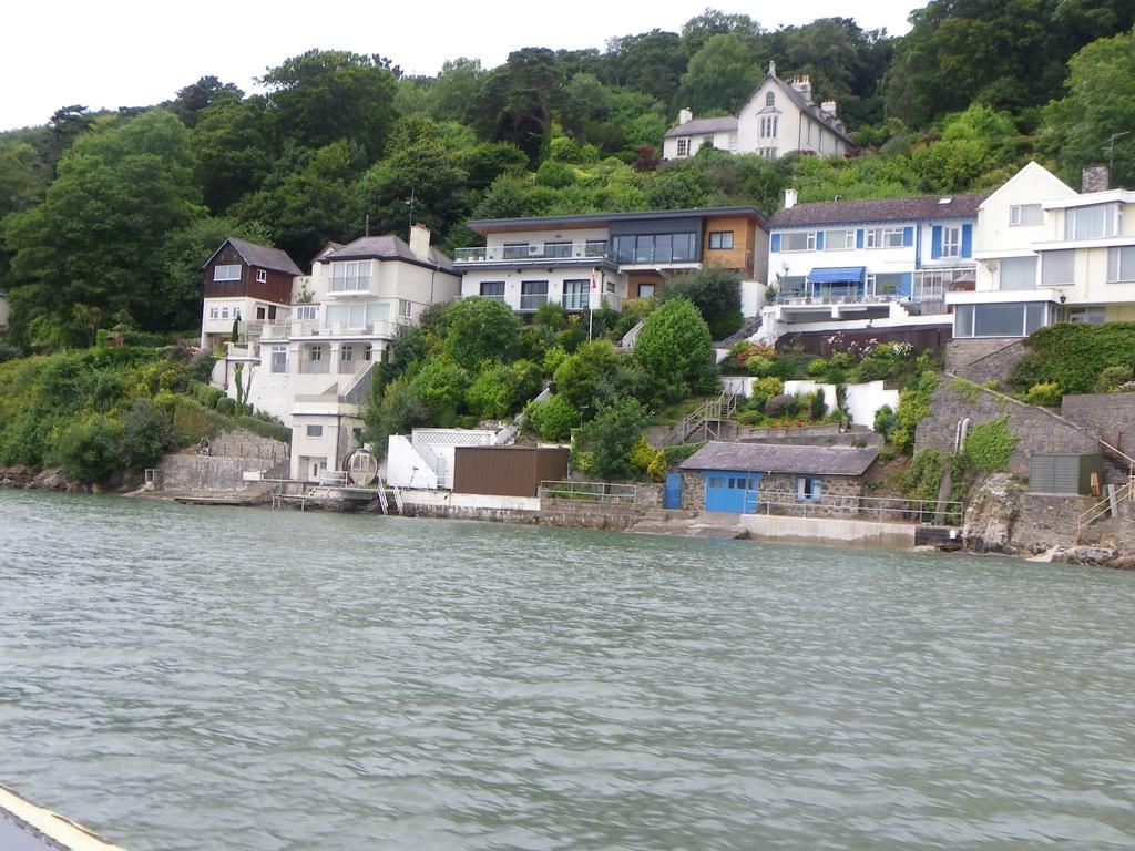 Monravon Guest House Holyhead Bagian luar foto