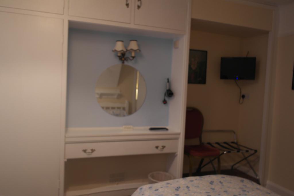 Monravon Guest House Holyhead Ruang foto