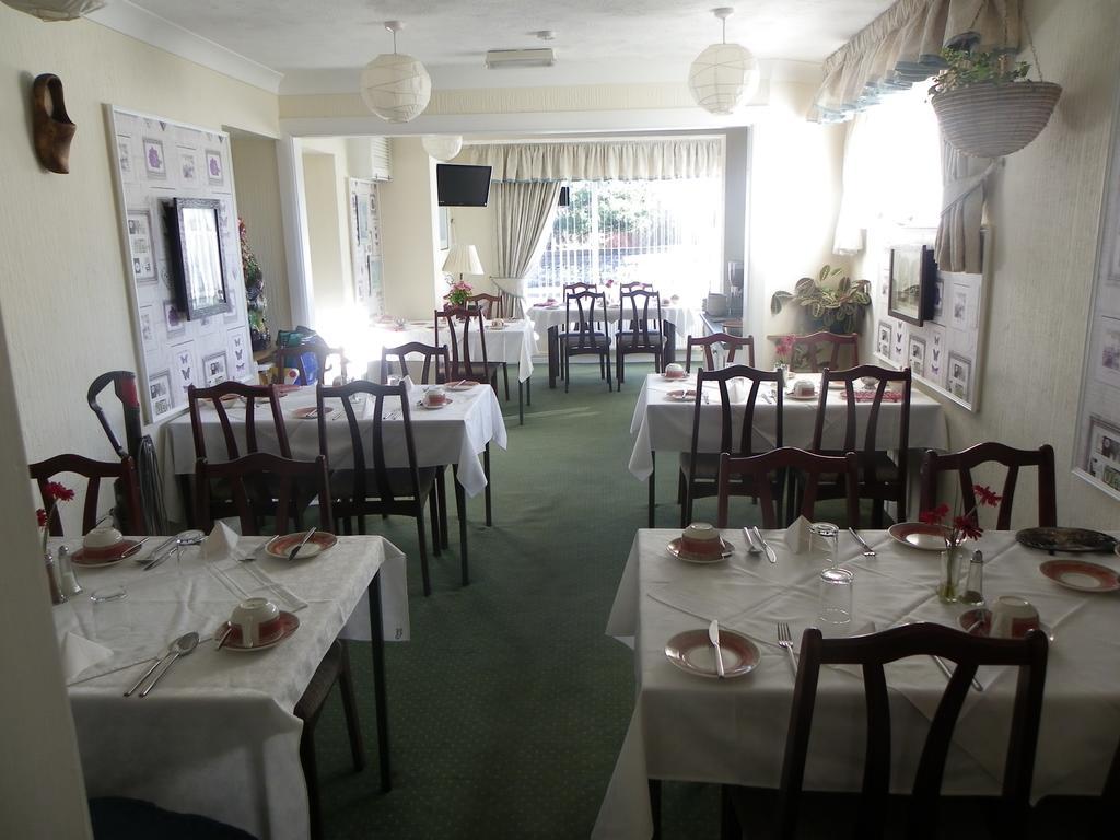 Monravon Guest House Holyhead Bagian luar foto