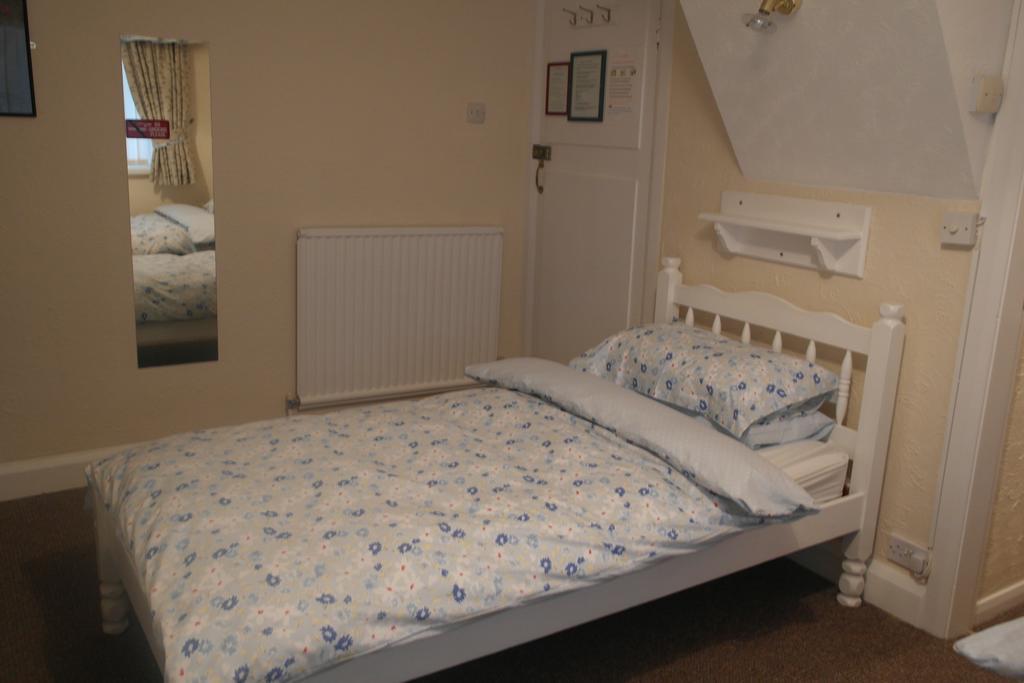 Monravon Guest House Holyhead Bagian luar foto